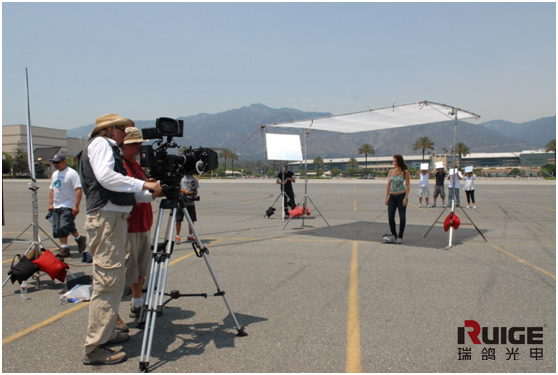 看好莱坞拍摄团队，如何巧妙运用自然光，在正午拍出瑞鸽广告大片