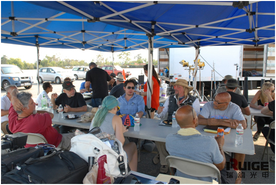 谁说老外懒散，别被骗了，带你见识好莱坞团队令人赞叹的职业素养